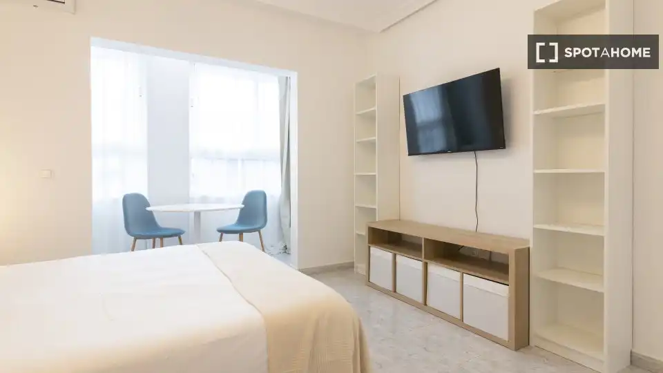 Habitación de Estudio para compartir en Torrevieja con Aire acondicionado, Terraza y Amueblado