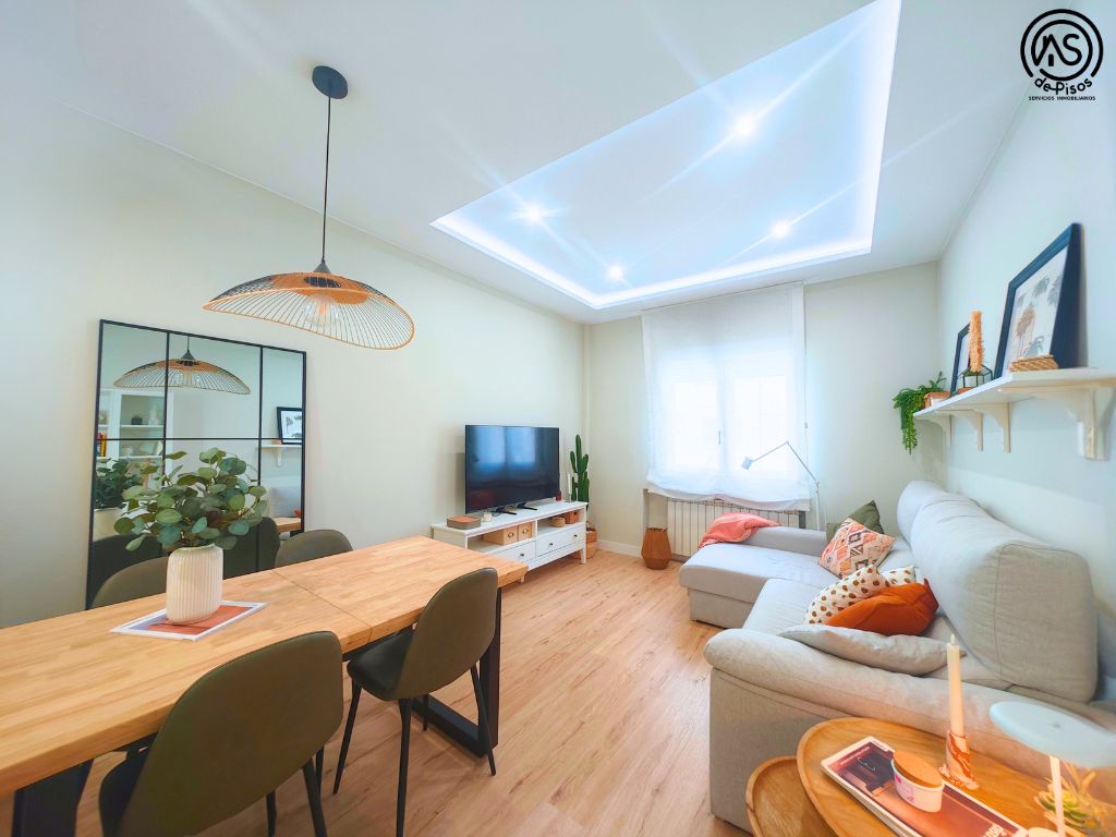 Sala de estar de Apartamento de alquiler en  Zaragoza Capital con Aire acondicionado, Calefacción y Amueblado