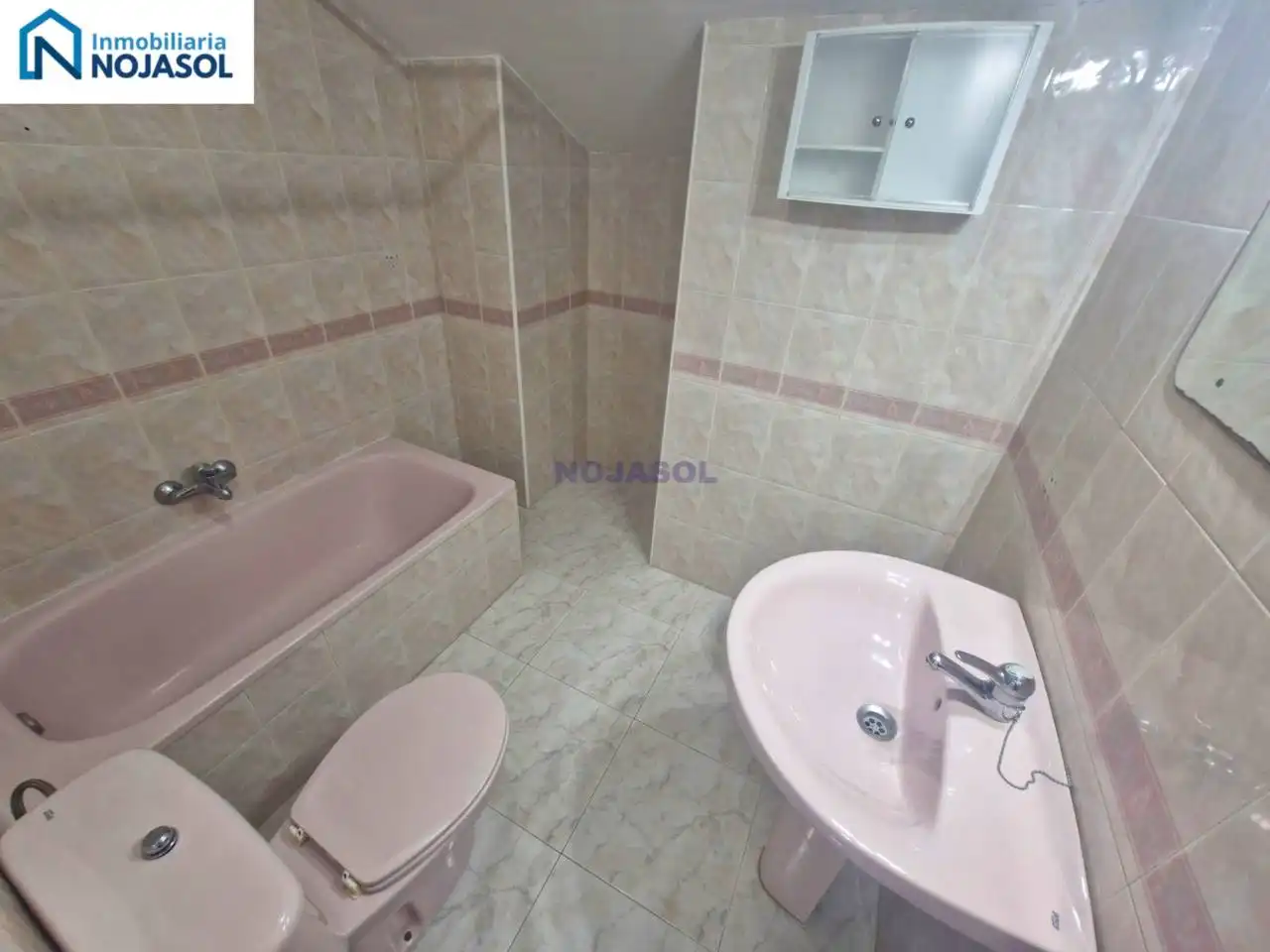Baño de Apartamento en venta en Noja con Calefacción, Terraza y Balcón