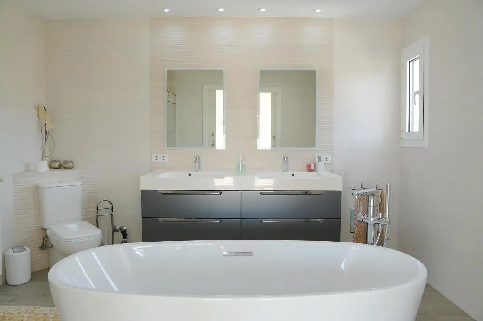Bany de Casa o xalet de lloguer en Marbella amb Jardí privat, Terrassa i Piscina