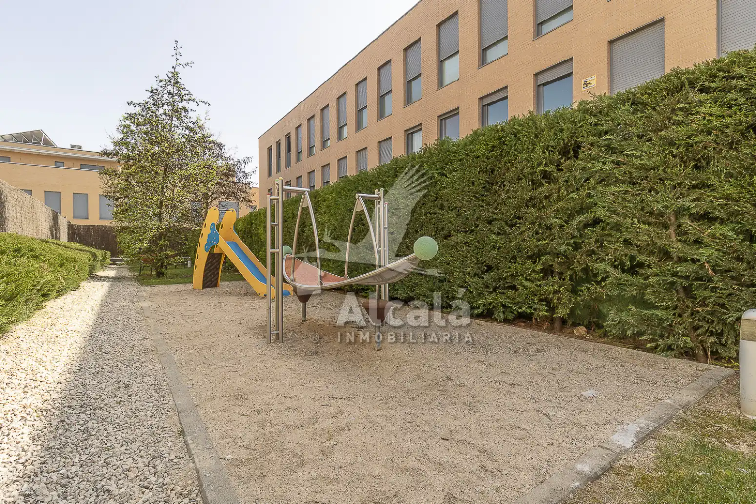 Außenansicht von Wohnung zum Verkauf in Villalbilla mit Klimaanlage, Heizung und Terrasse