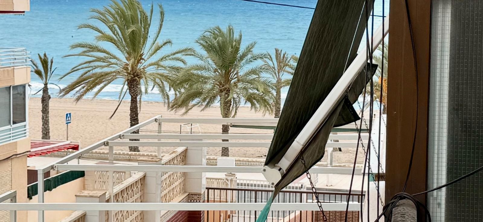 Vista exterior de Pis en venda en El Campello amb Terrassa i Moblat