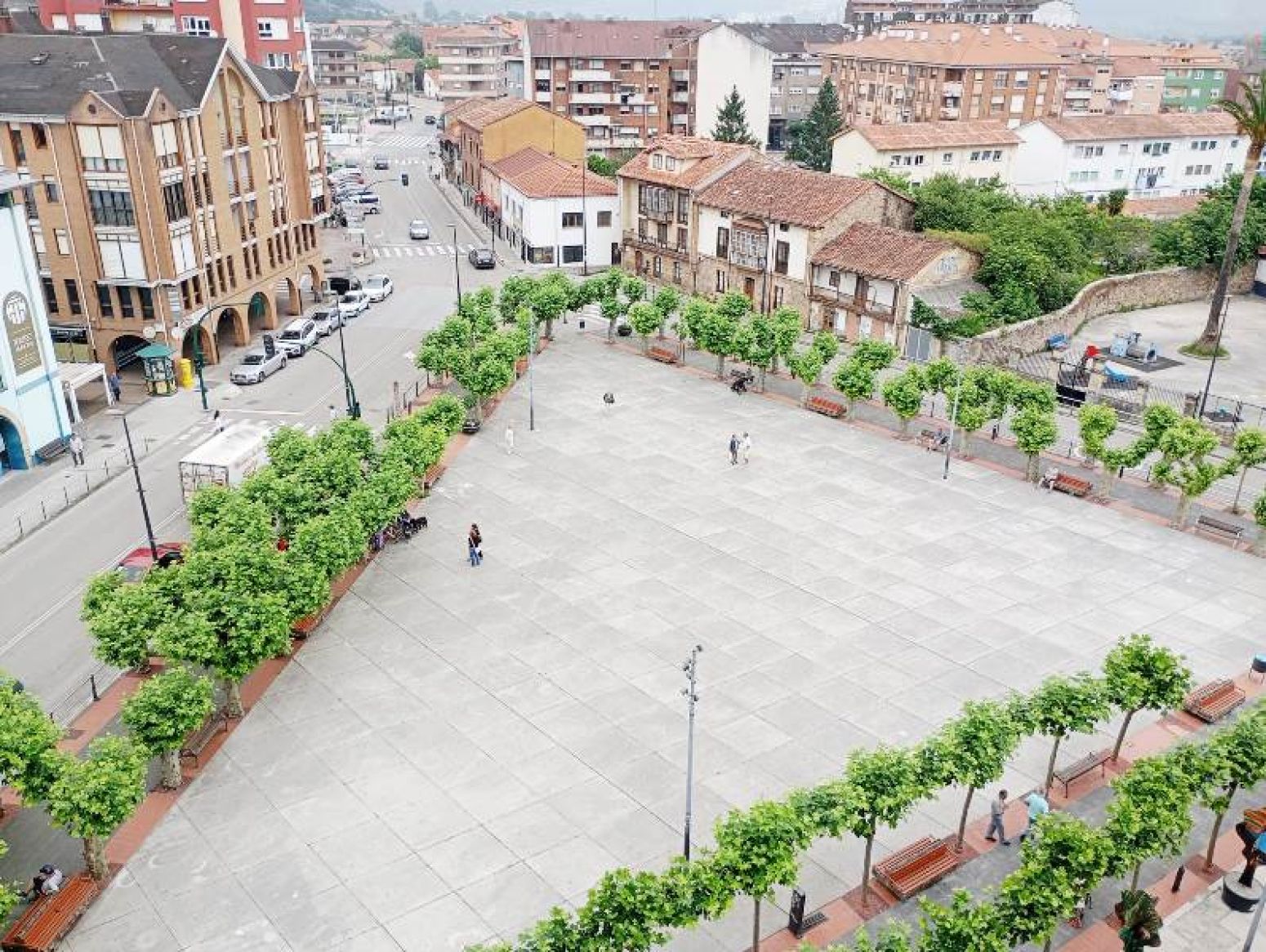 Terrassa de Pis en venda en Los Corrales de Buelna  amb Calefacció, Parquet i Balcó