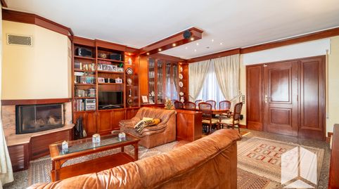 Foto 3 de Casa o chalet en venta en Passeig del Ferrocarril, Les Botigues, Castelldefels
