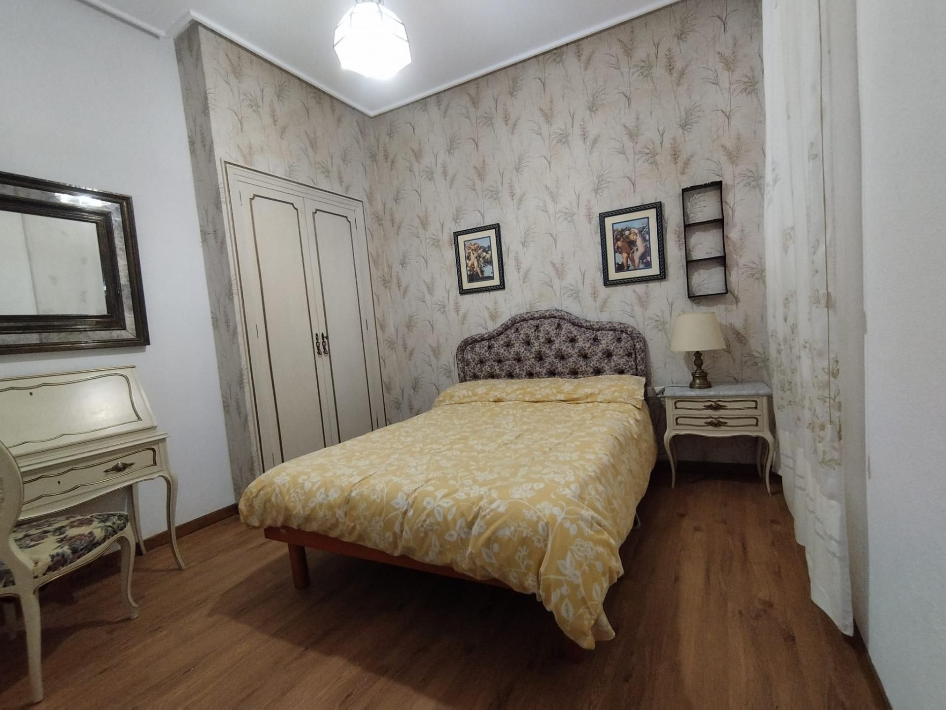 Bedroom of Flat to share in Badajoz Capital