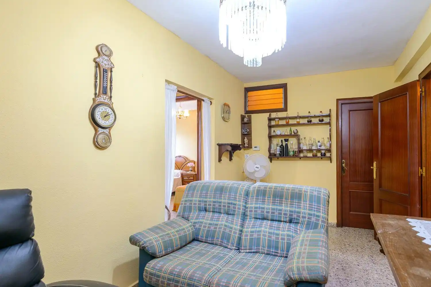 Sala d'estar de Casa adosada en venda en Oviedo  amb Calefacció, Terrassa i Traster