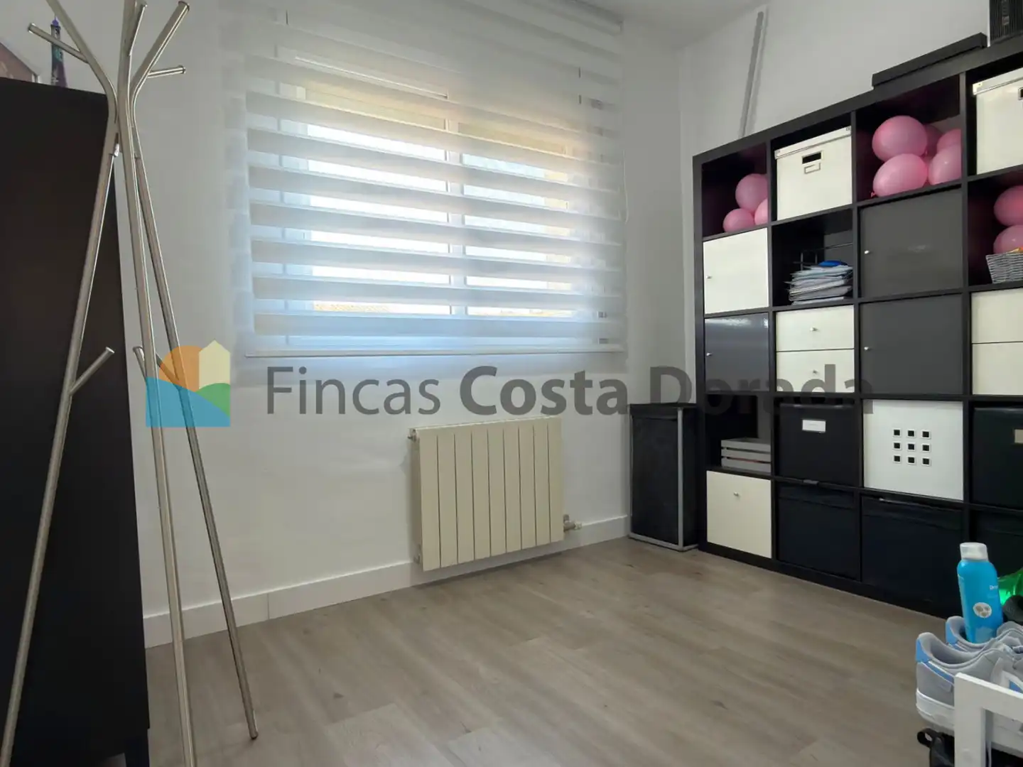 Sala d'estar de Casa adosada en venda en Cubelles amb Aire condicionat, Calefacció i Jardí privat