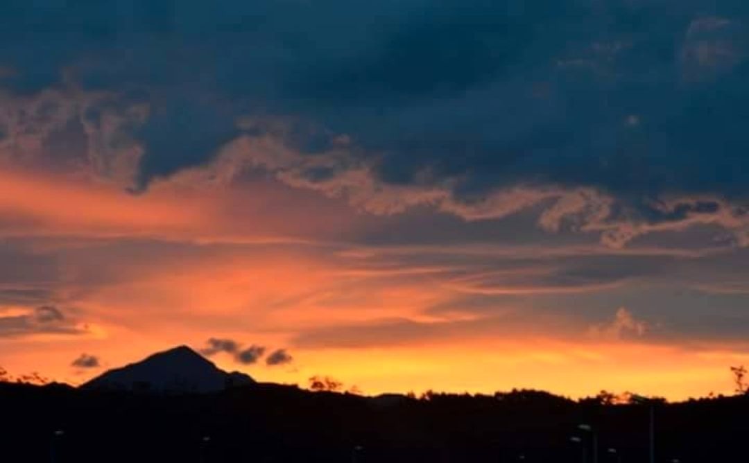 Vista exterior de Casa o xalet en venda en Llanes amb Calefacció, Terrassa i Moblat