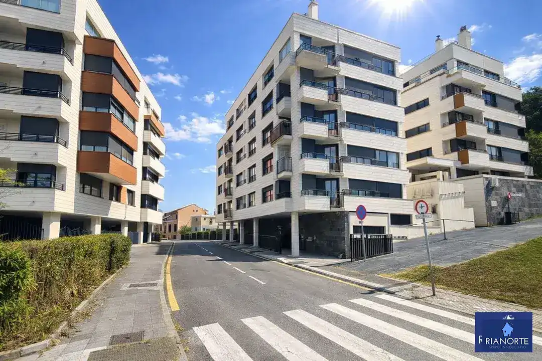 Vista exterior de Pis en venda en Gozón amb Calefacció, Parquet i Terrassa