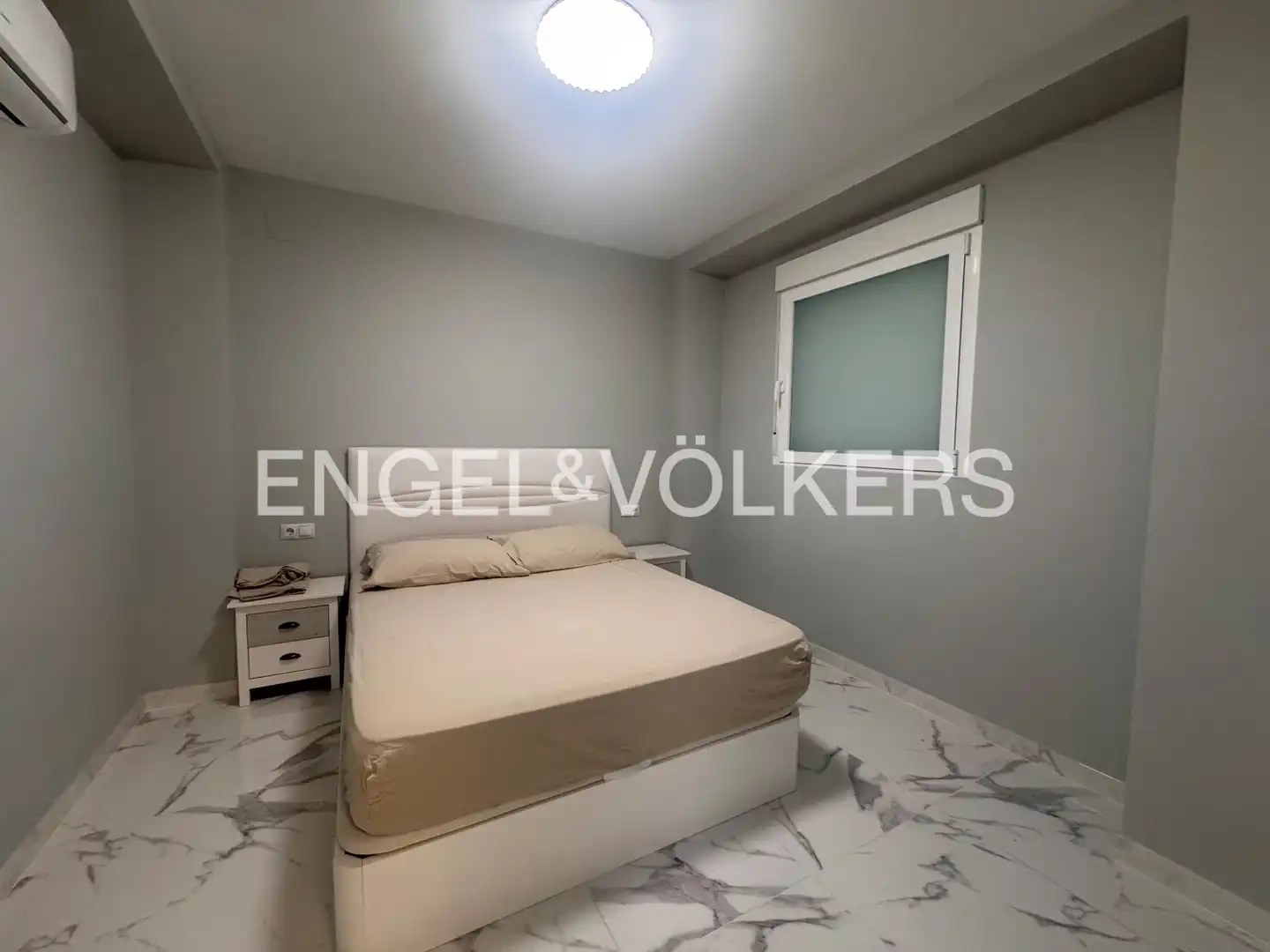 Dormitori de Apartament de lloguer en Valencia amb Aire condicionat, Calefacció i Moblat