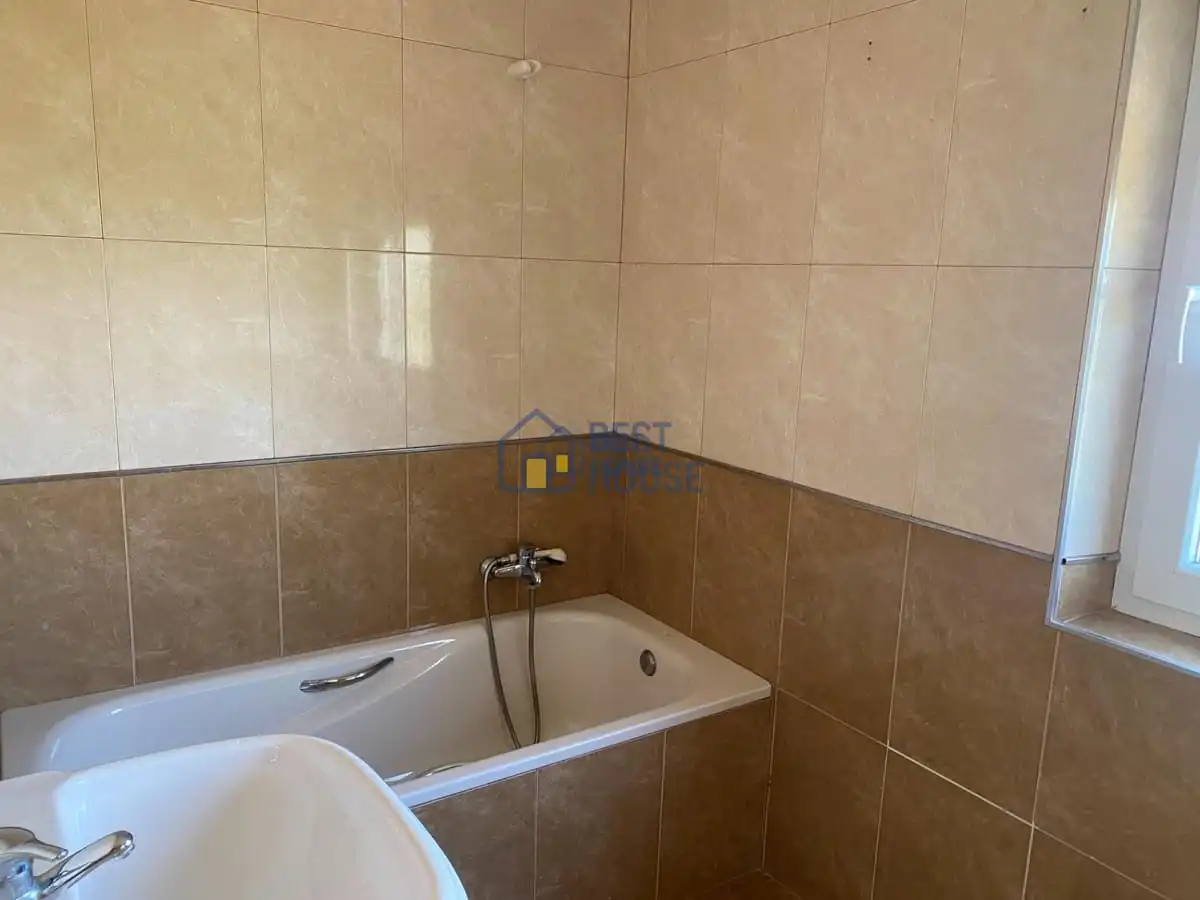 Bathroom of Detached homes for sale in Onzonilla  with Heating, Private garden and Parquet flooring