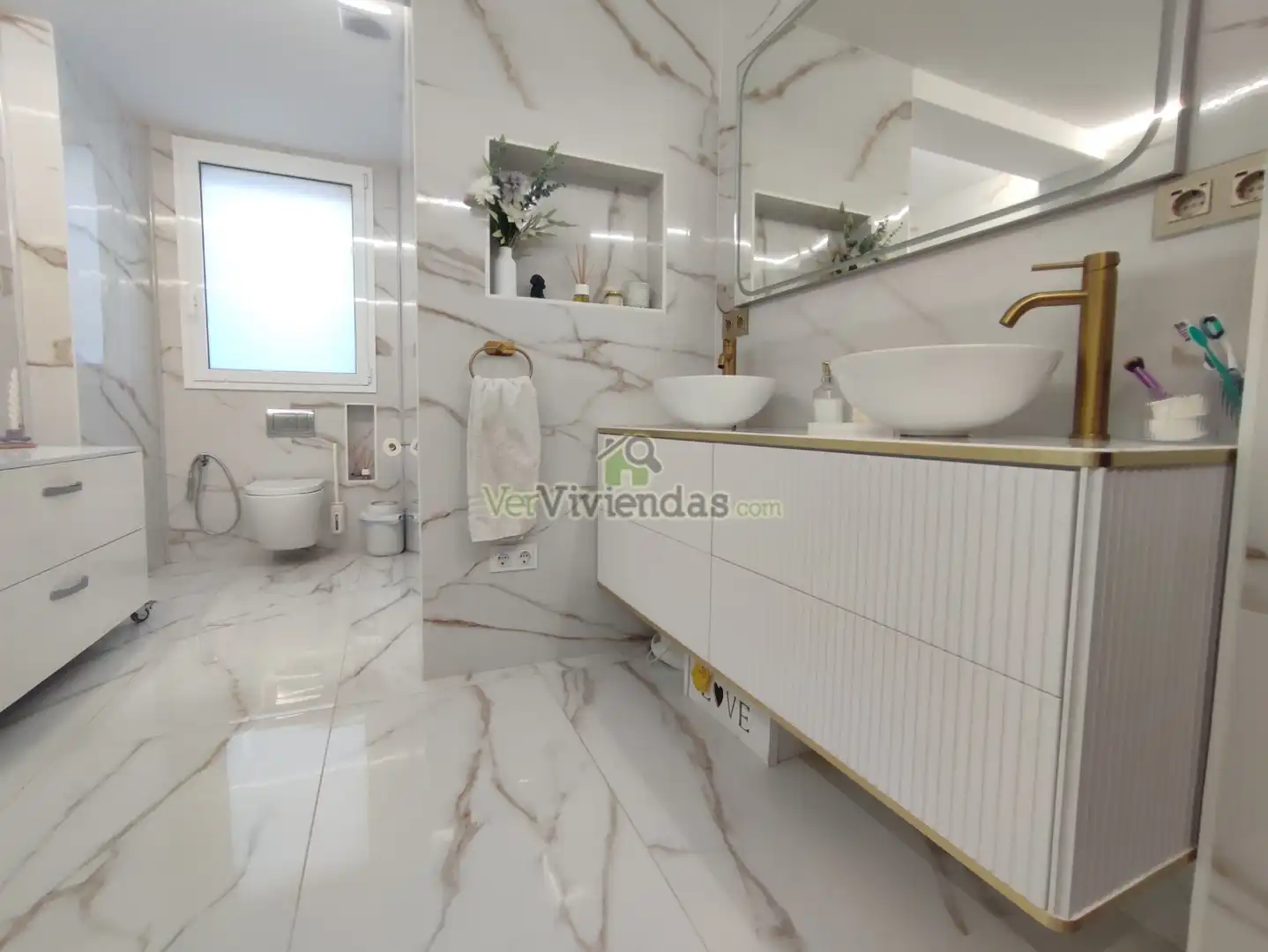 Bathroom of Houses for sale in Vallirana, Barcelona