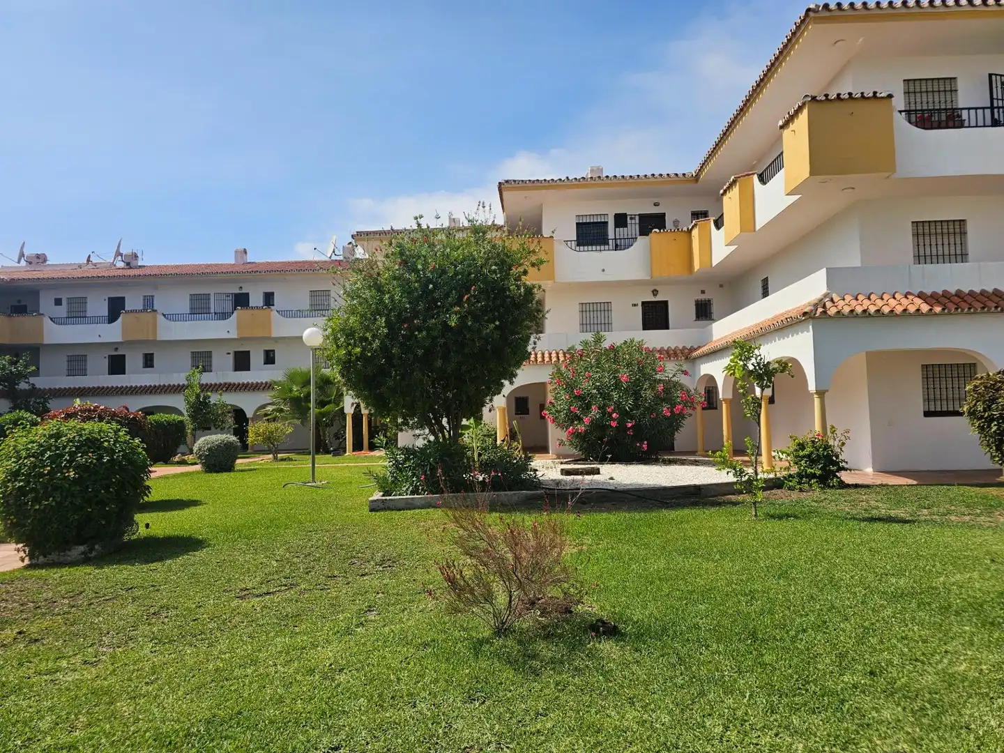Bajo con piscina en venta en El Faro de Calaburra - Chaparral, imagen 50