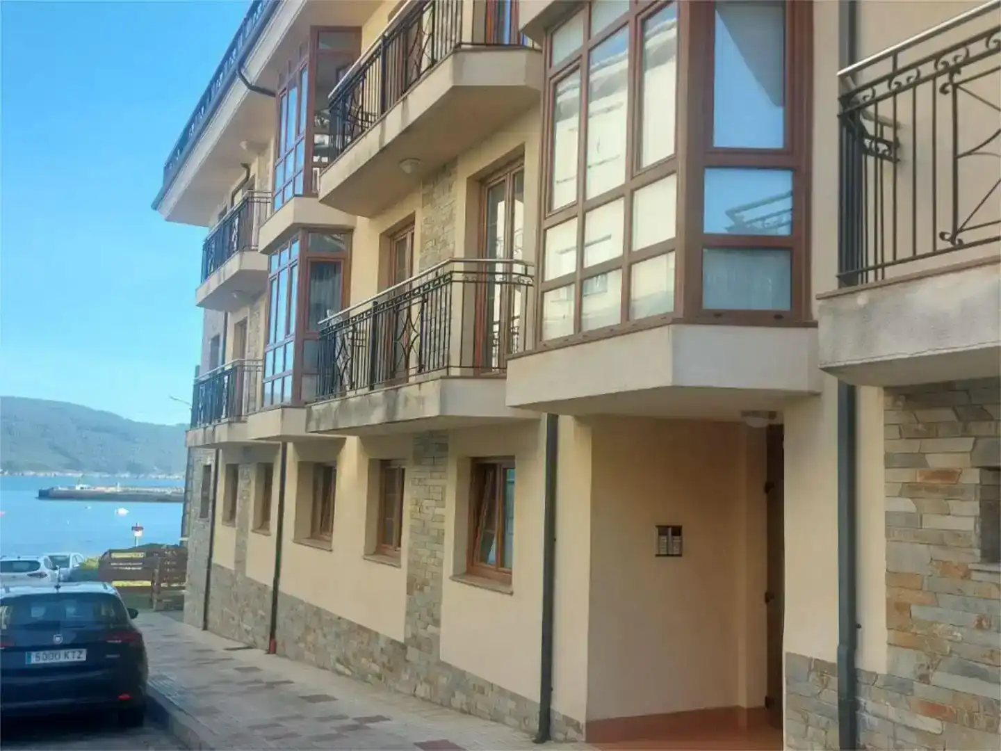 Vista exterior de Pis en venda en O Vicedo  amb Piscina i Balcó
