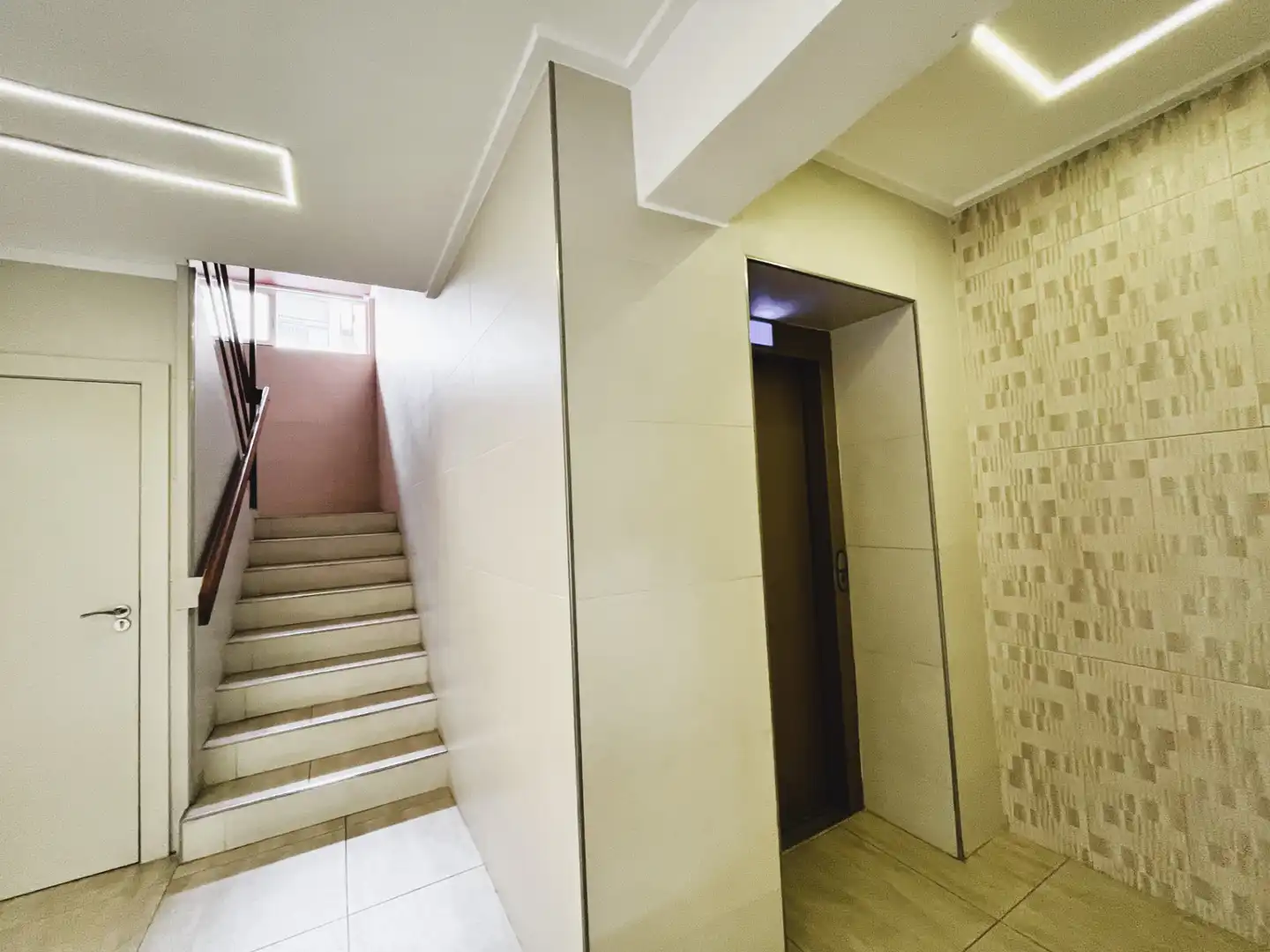 Piso con terraza en venta en Calle Luis Barcala, imagen 5