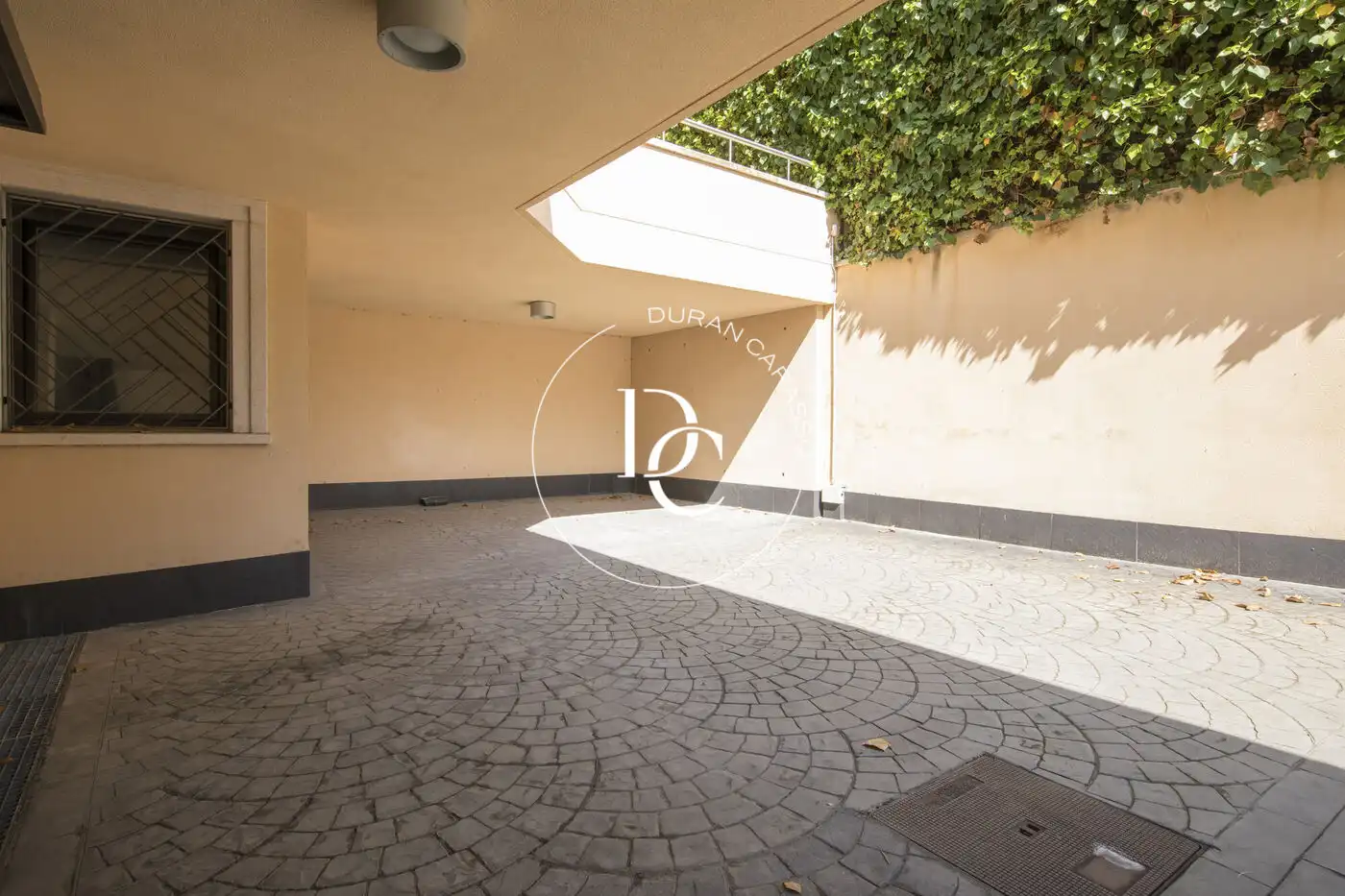 Aparcament de Casa o xalet de lloguer en Sitges amb Aire condicionat, Calefacció i Jardí privat