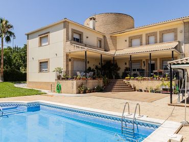 Villa avec balcon à vendre à Las Vaguadas