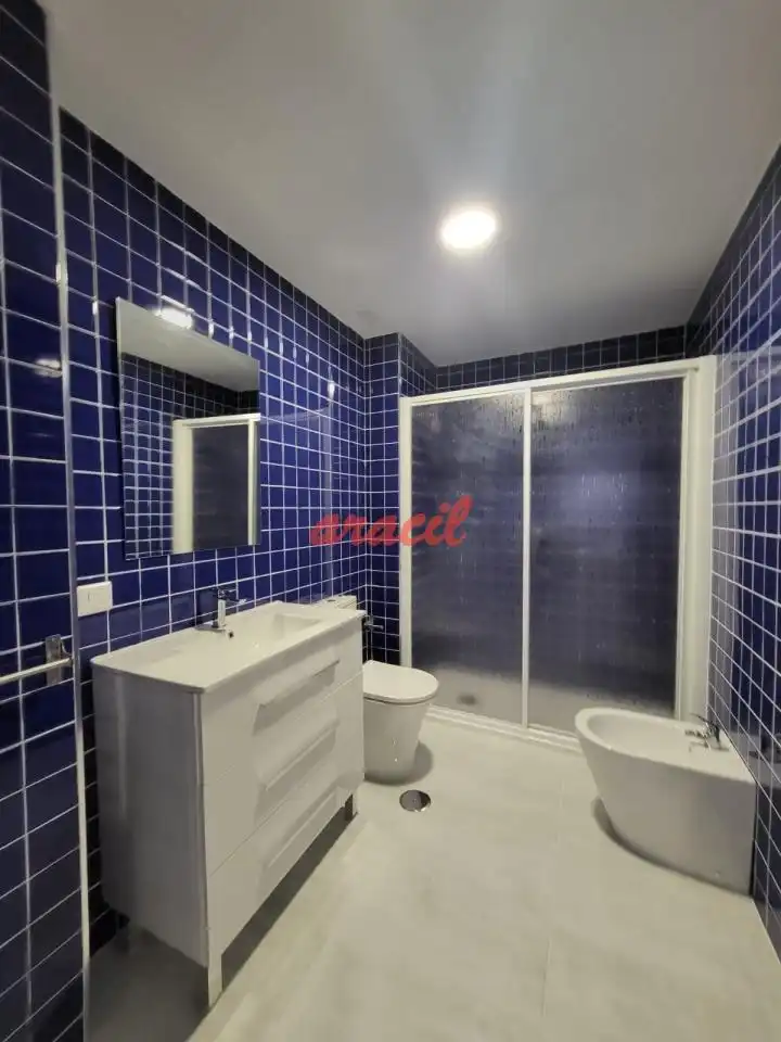 Bathroom of Flat for share in Ourense Capital   with Heating, Furnished and Balcony