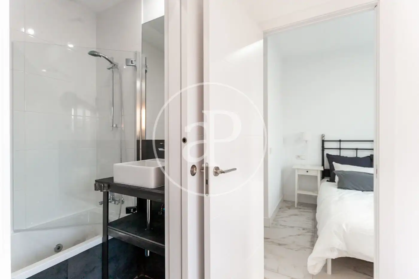 Badezimmer von Dachboden zur Miete in Madrid mit Klimaanlage, Heizung und Terrasse