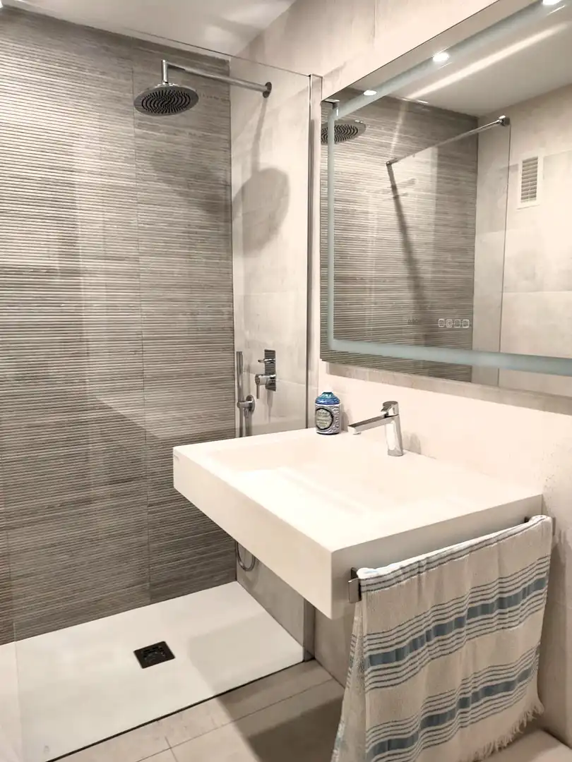 Bathroom of Flat for rent in Elche / Elx  with Terrace, Furnished and Community pool
