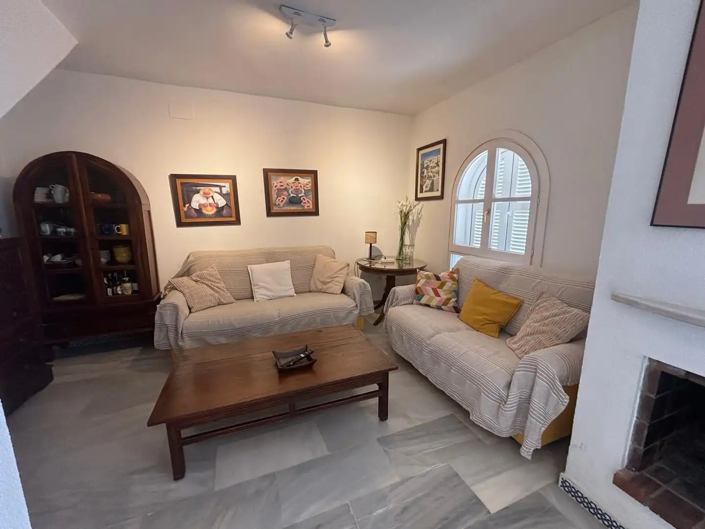 Sala d'estar de Casa adosada en venda en Chiclana de la Frontera amb Jardí privat i Piscina comunitària