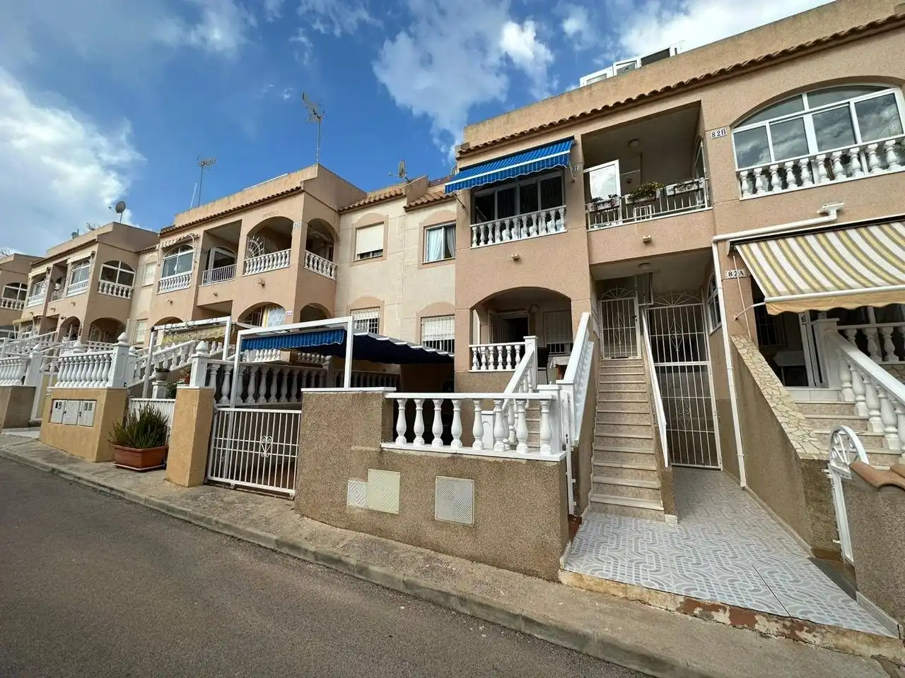 Vista exterior de Planta baja de alquiler en Torrevieja con Aire acondicionado, Calefacción y Jardín privado