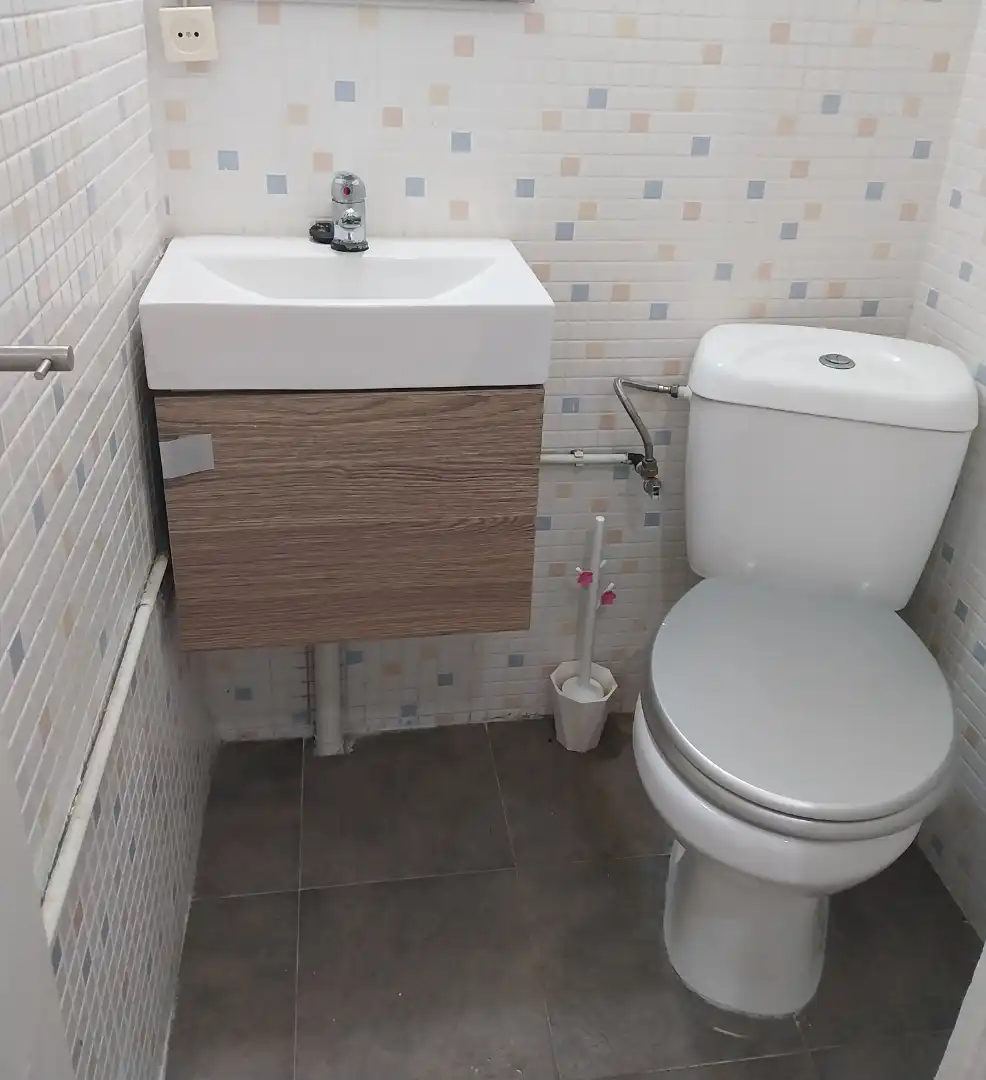 Badezimmer von Geschaftsraum zur Miete in Barcelona mit Klimaanlage und Heizung