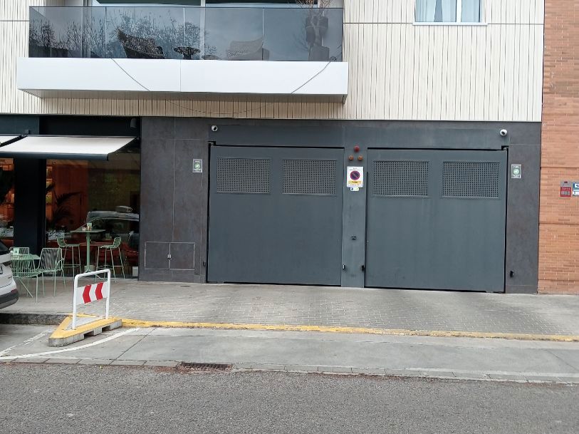 Exterior view of Garage to rent in  Sevilla Capital  with Alarm
