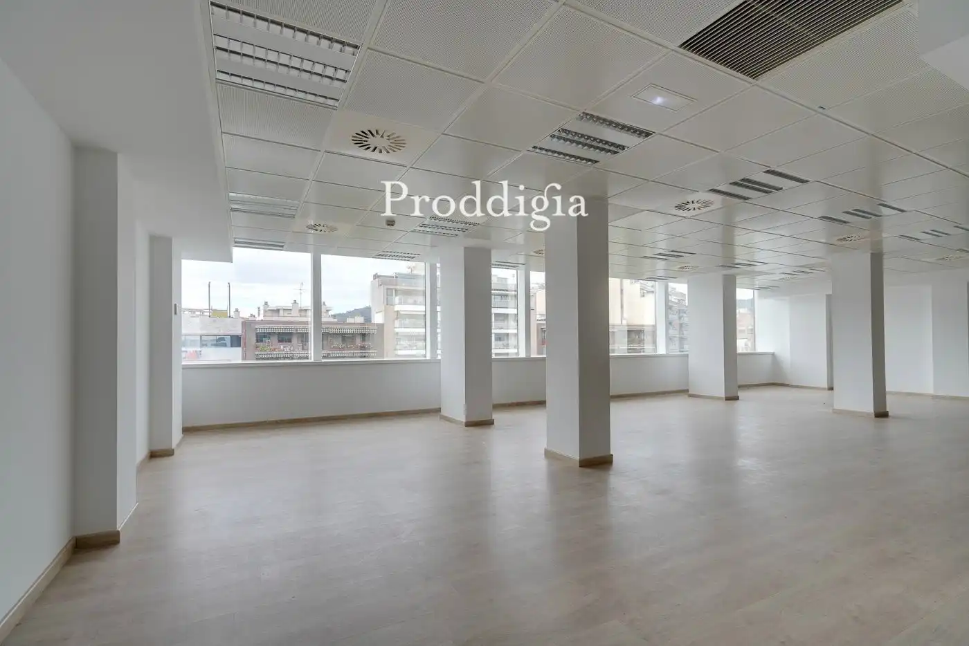 Büro zur Miete in  Barcelona Capital mit Klimaanlage, Heizung und Alarm