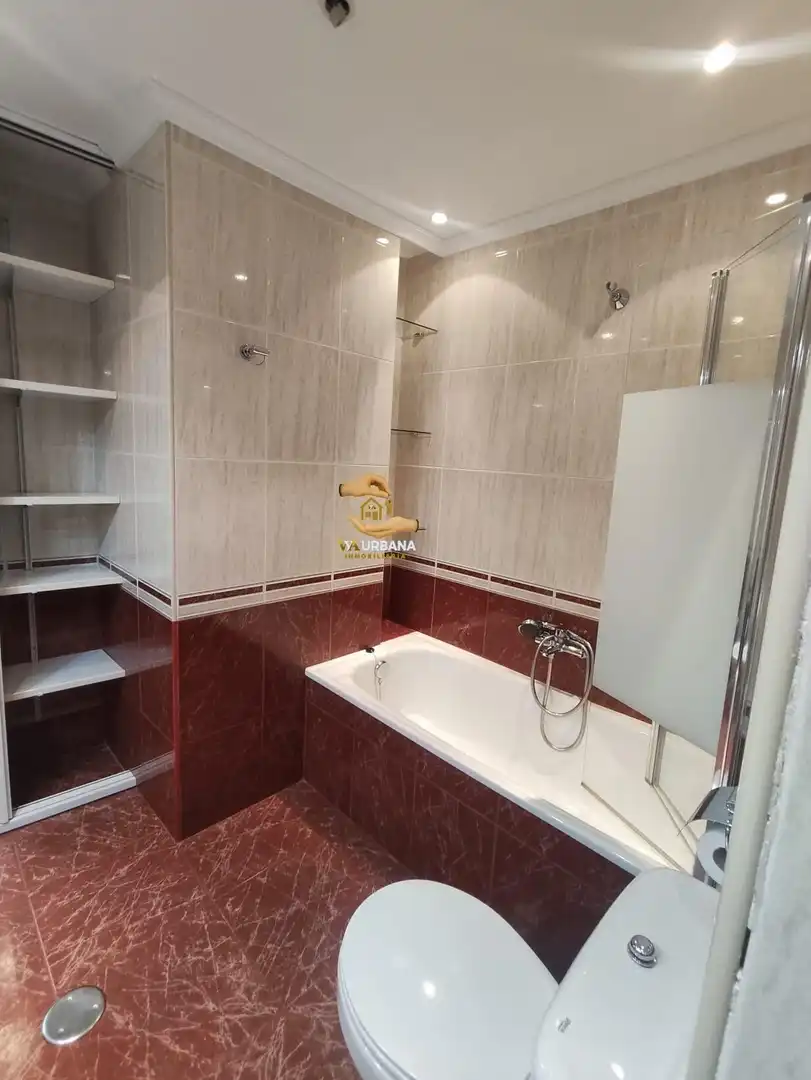Badezimmer von Wohnung zur Miete in Salamanca mit Heizung, Terrasse und Abstellraum