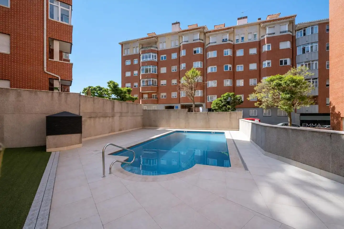 Piscina de Piso en venta en Ávila con Calefacción, Parquet y Terraza