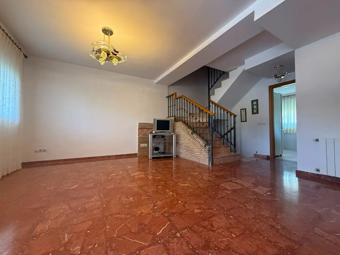 Sala d'estar de Casa o xalet en venda en La Pobla de Vallbona amb Aire condicionat, Calefacció i Jardí privat