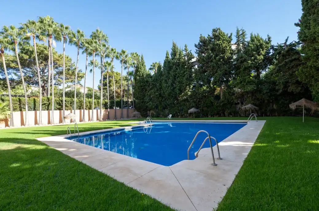 Schwimmbecken von Maisonette zum Verkauf in Marbella mit Klimaanlage, Möbliert und Internet