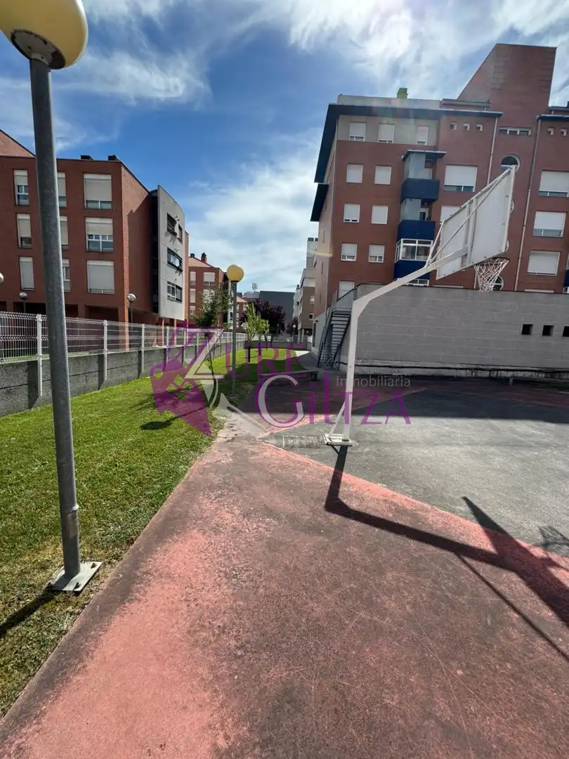 Aparcament de Pis en venda en Vitoria - Gasteiz amb Calefacció, Traster i Moblat