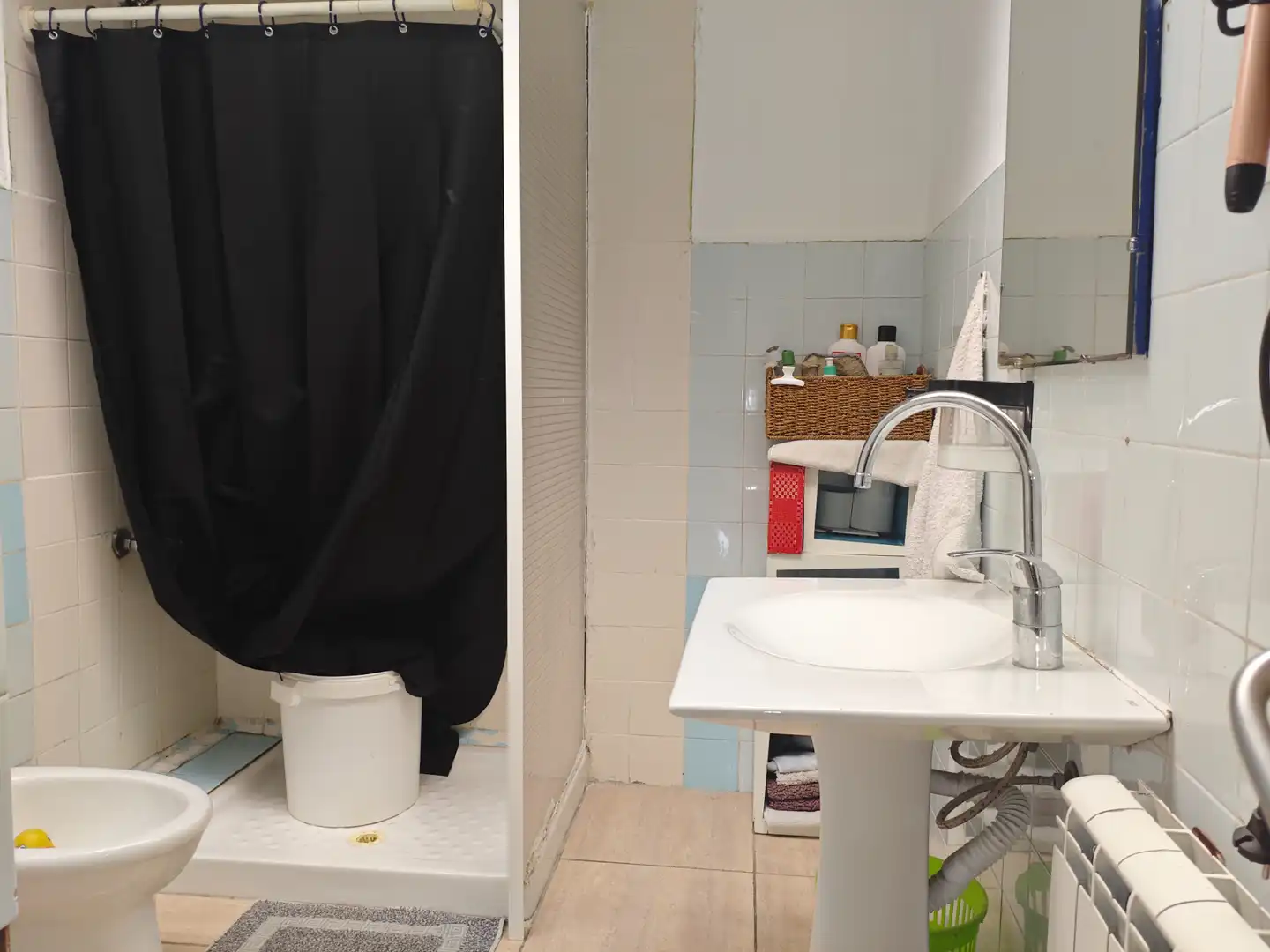 Bany de Pis en venda en Girona amb Calefacció i Balcó