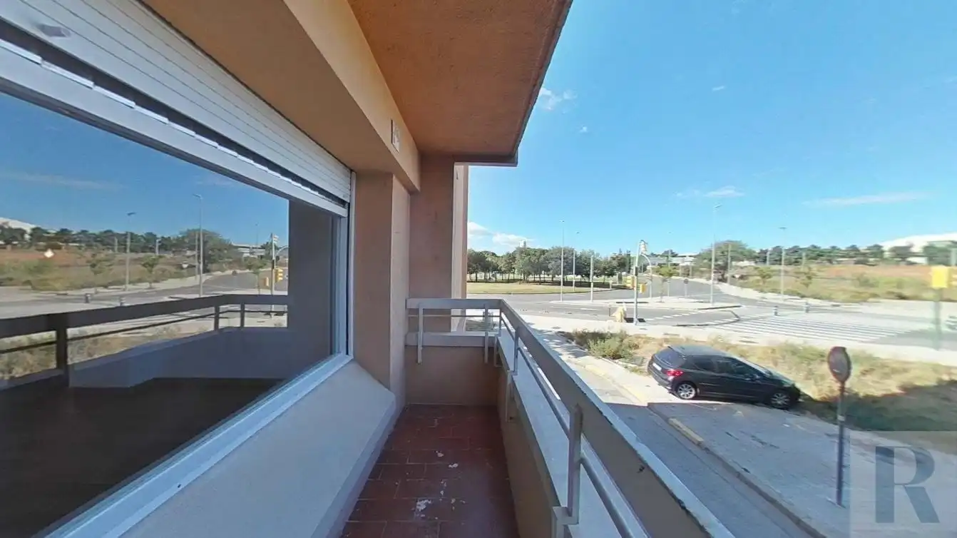 Vista exterior de Pis en venda en Sabadell amb Terrassa i Balcó