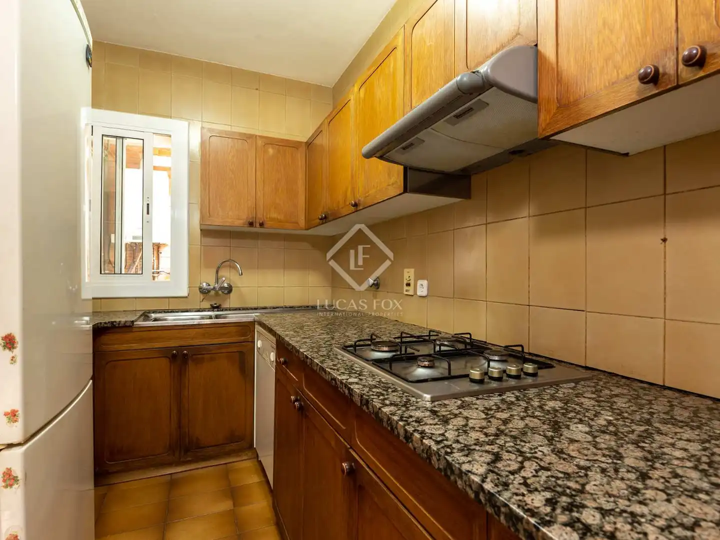 Cuina de Casa o xalet en venda en Esplugues de Llobregat amb Calefacció, Jardí privat i Terrassa