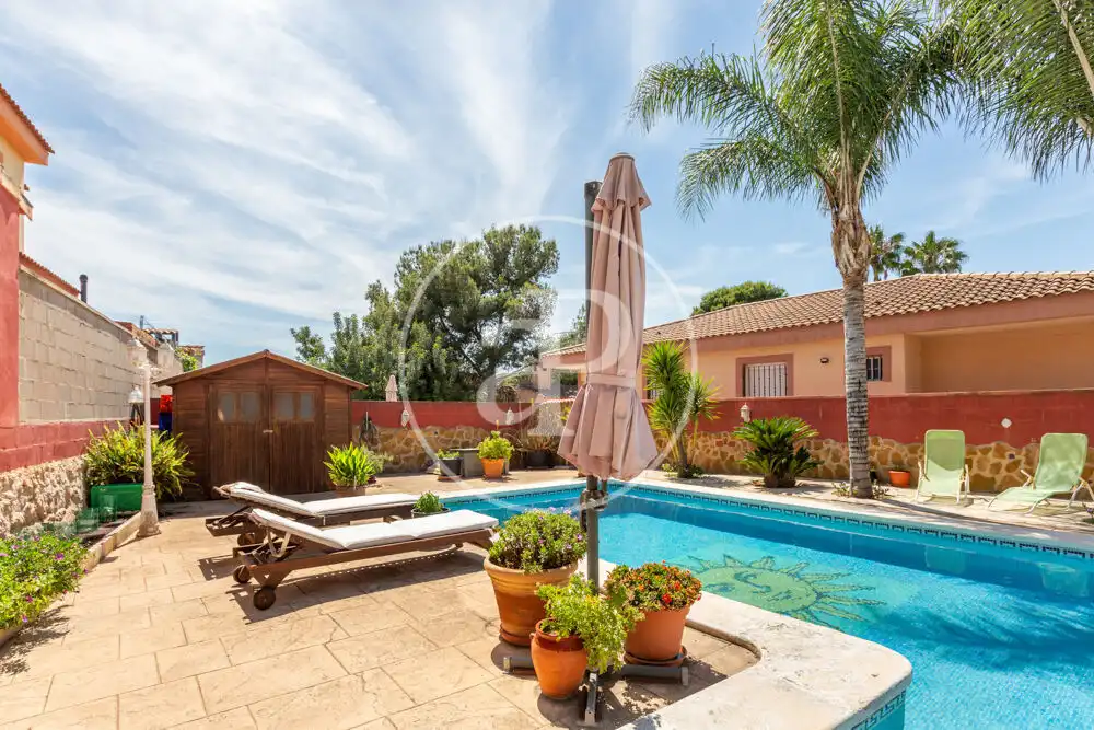 Vista exterior de Casa o xalet en venda en Náquera amb Aire condicionat, Calefacció i Jardí privat