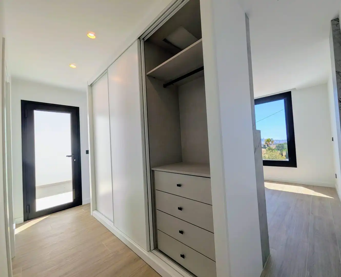 Habitación de Casa adosada en venta en L'Alfàs del Pi con Aire acondicionado, Calefacción y Jardín privado