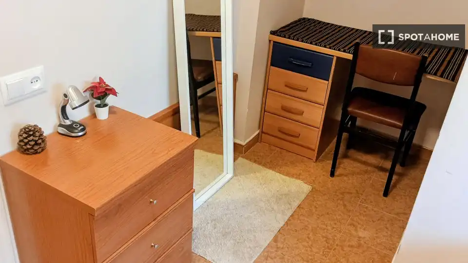 Schlafzimmer von Wohnung zur untervermieten in Sant Cugat del Vallès mit Klimaanlage, Heizung und Terrasse