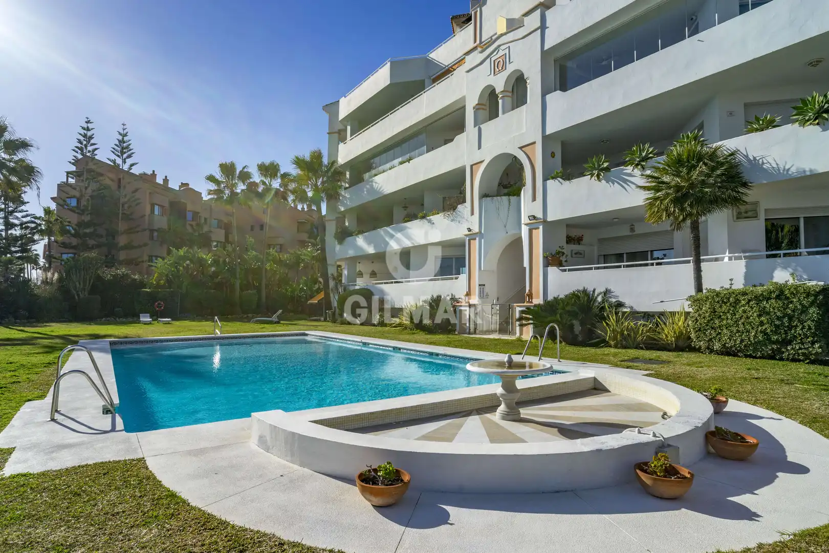 Vista exterior de Apartamento en venta en Marbella con Calefacción, Jardín privado y Trastero