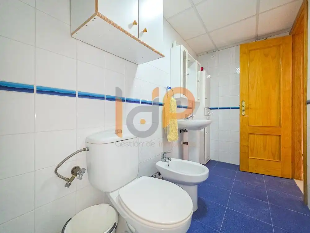 Baño de Dúplex en venta en Garrucha con Aire acondicionado, Terraza y Trastero