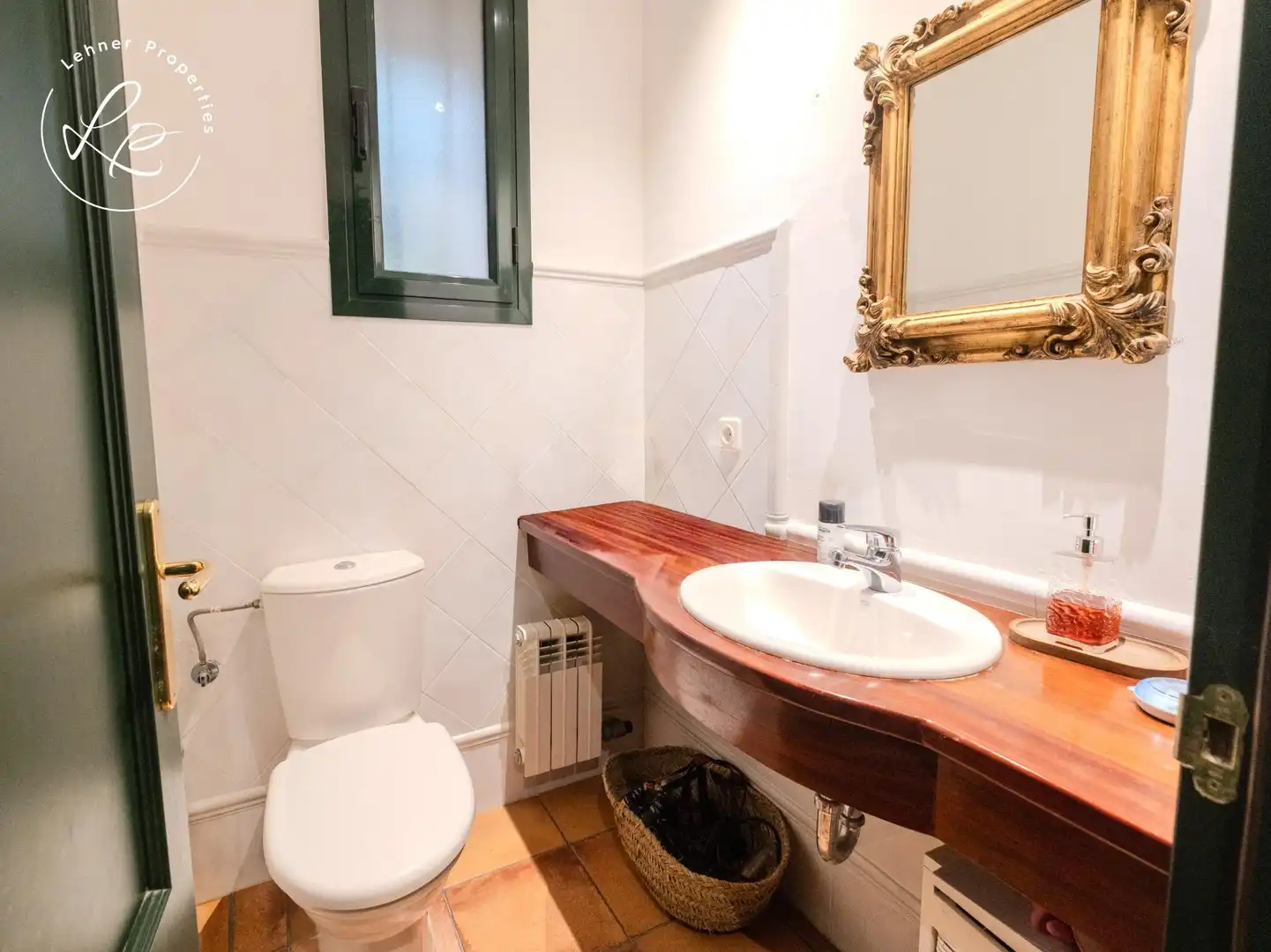 Baño de Casa adosada en venta en Navata con Calefacción, Jardín privado y Piscina
