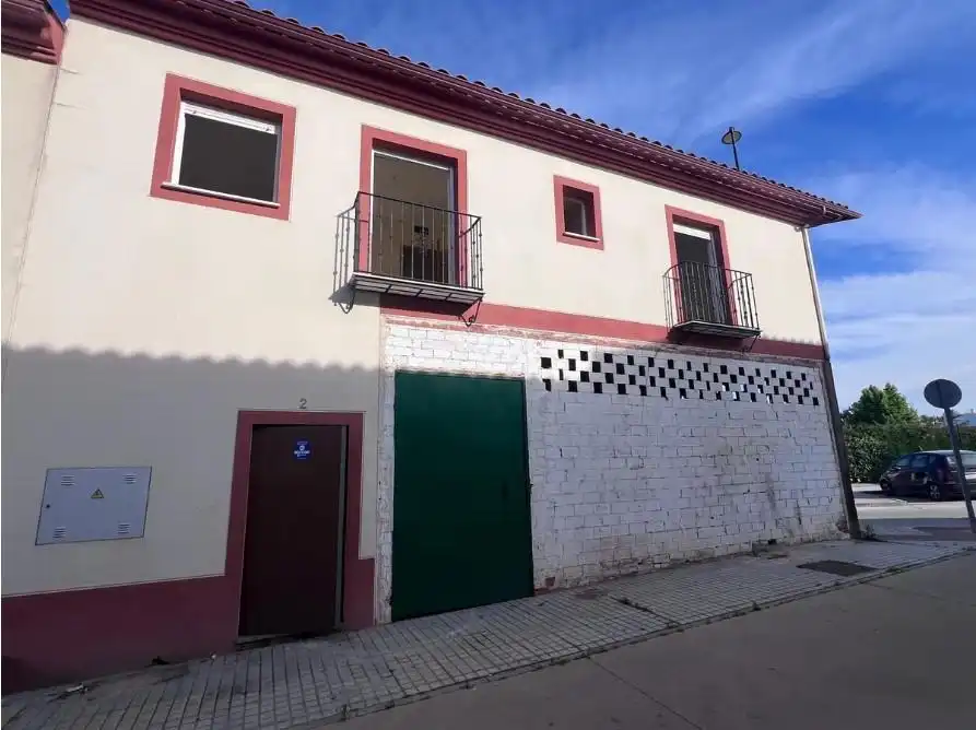 Vista exterior de Piso en venta en Pedro Abad con Balcón