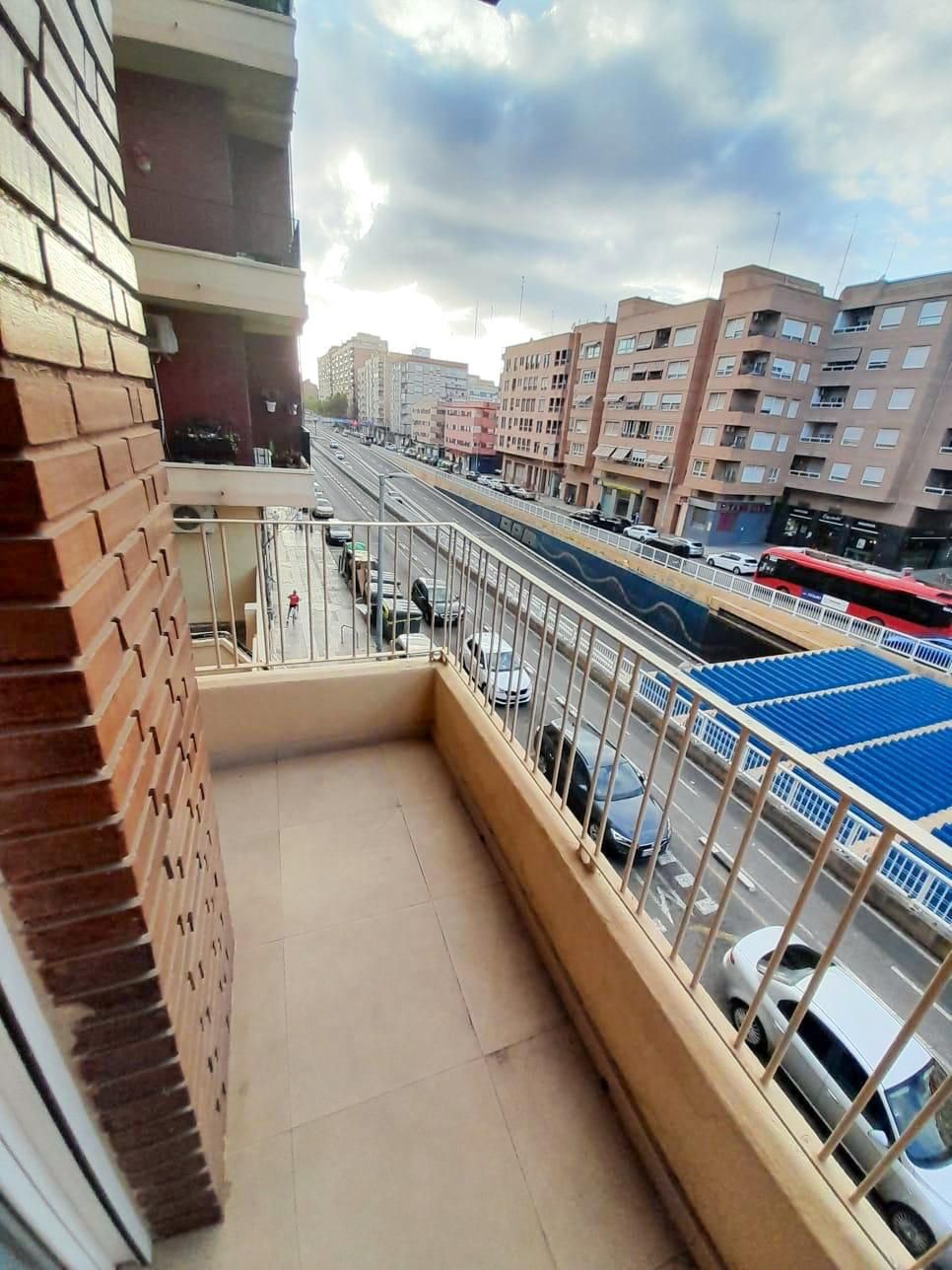 Pis de lloguer a Calle general avilés, El Calvari