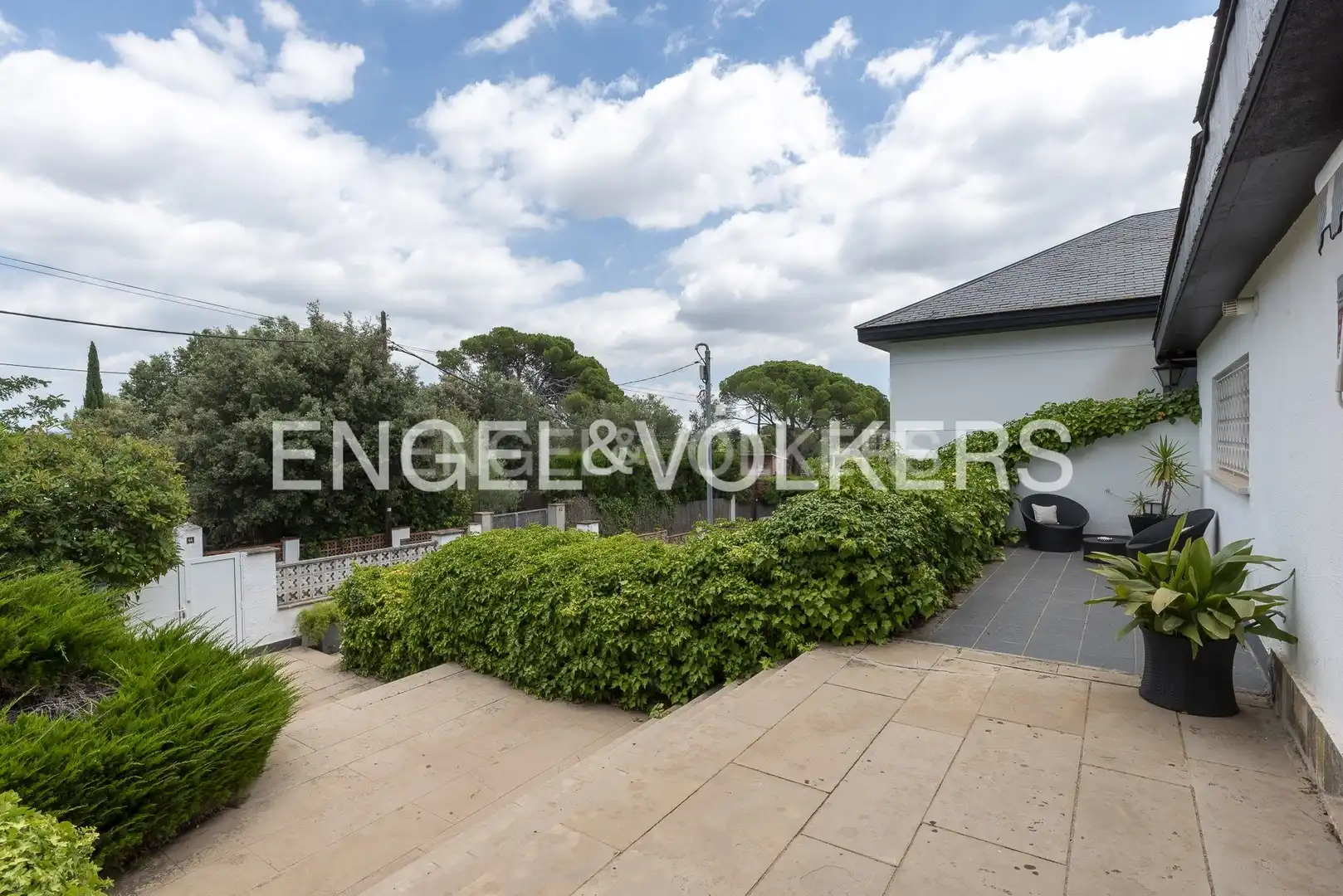 Vista exterior de Casa o chalet en venta en Sant Cugat del Vallès con Aire acondicionado, Calefacción y Jardín privado
