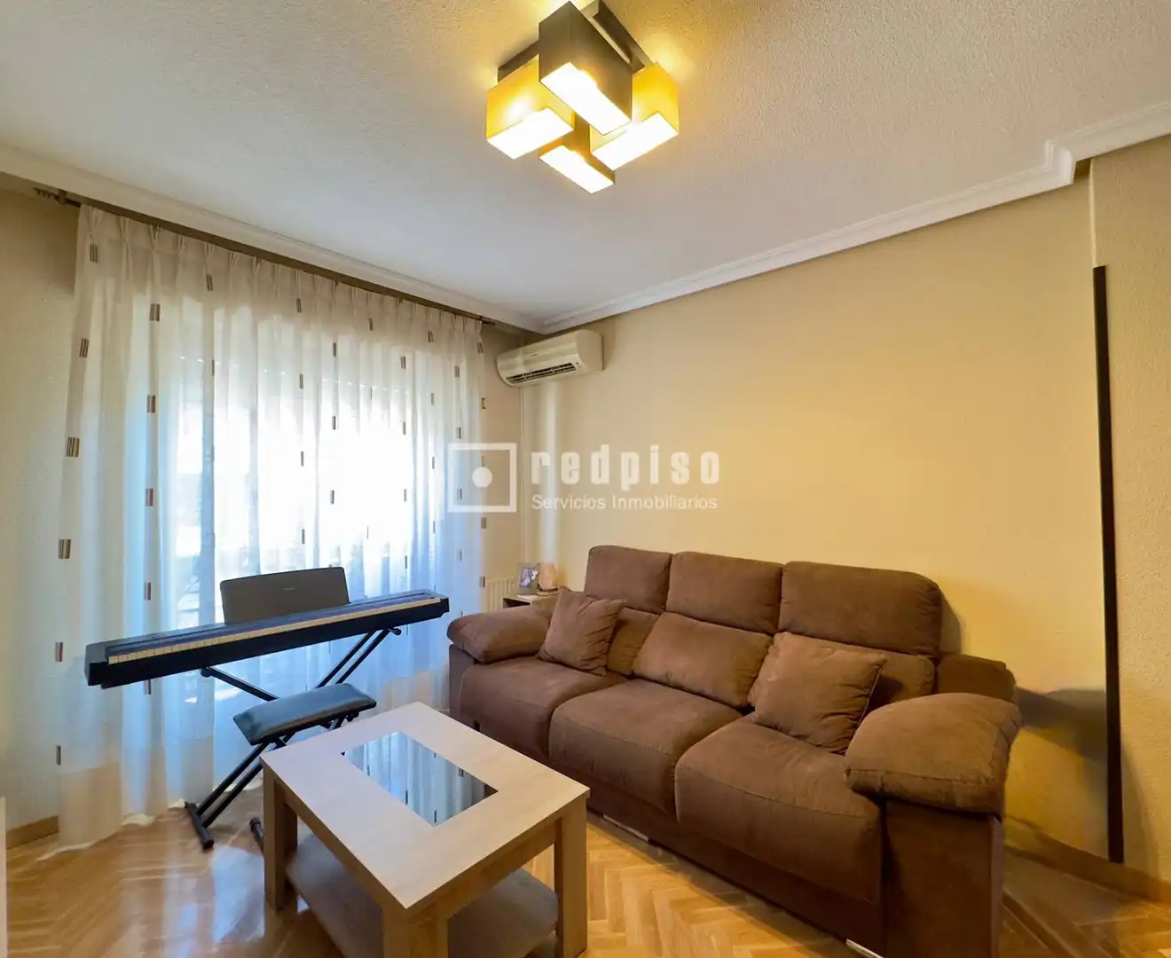 Sala d'estar de Pis en venda en Madrid amb Aire condicionat, Calefacció i Parquet
