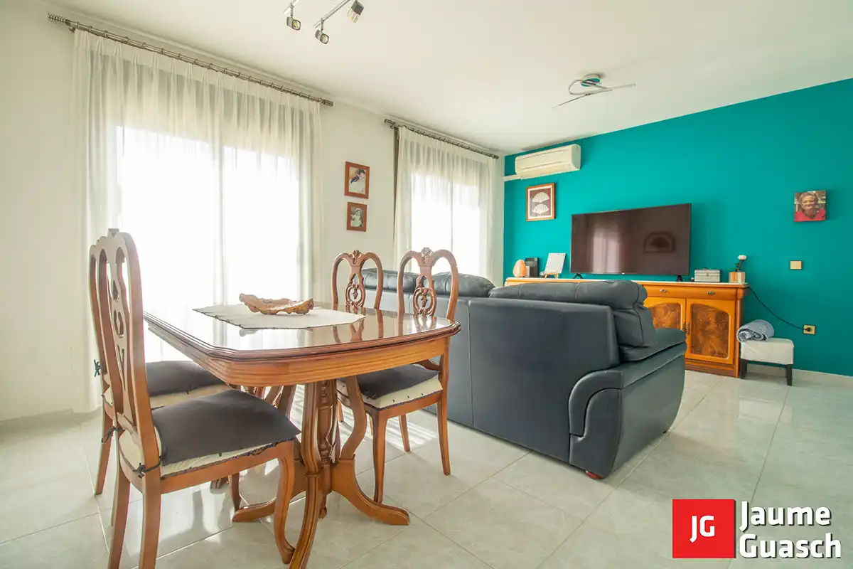 Sala de estar de Casa adosada en venta en Torredembarra con Aire acondicionado, Calefacción y Jardín privado