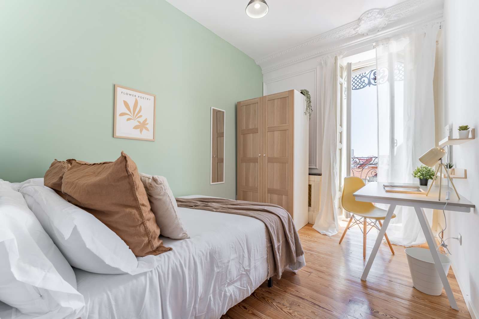 Bedroom of Flat to share in  Madrid Capital  with Air Conditioner, Heating and Terrace