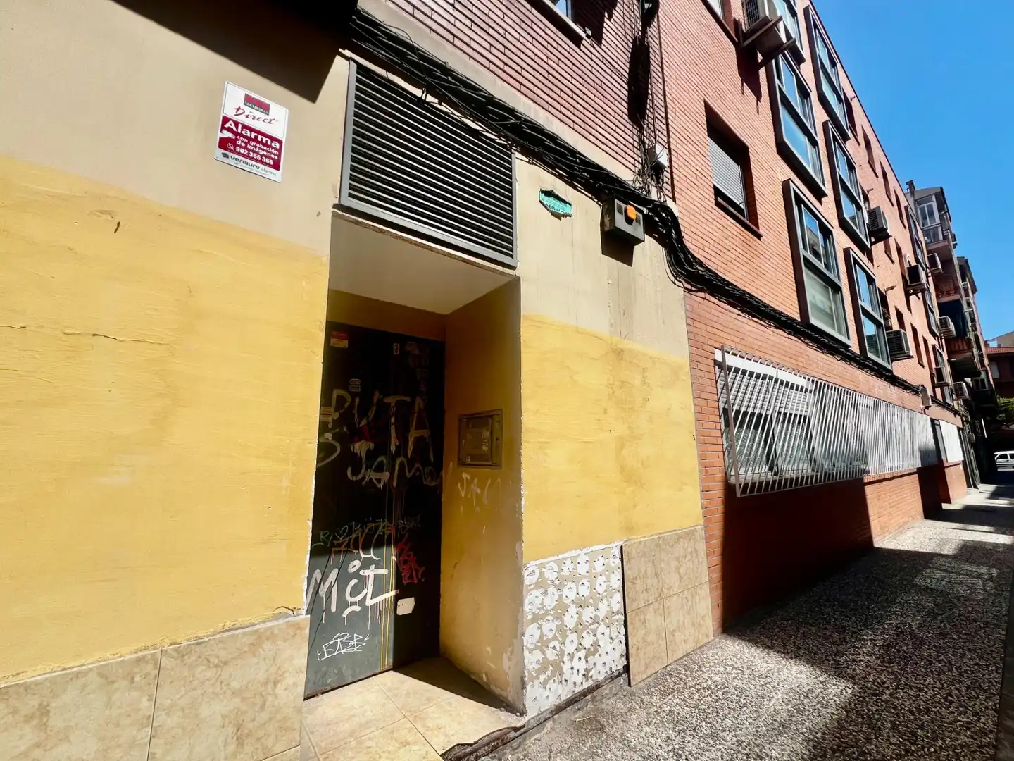 Exterior view of Commercial properties for sale in Zaragoza